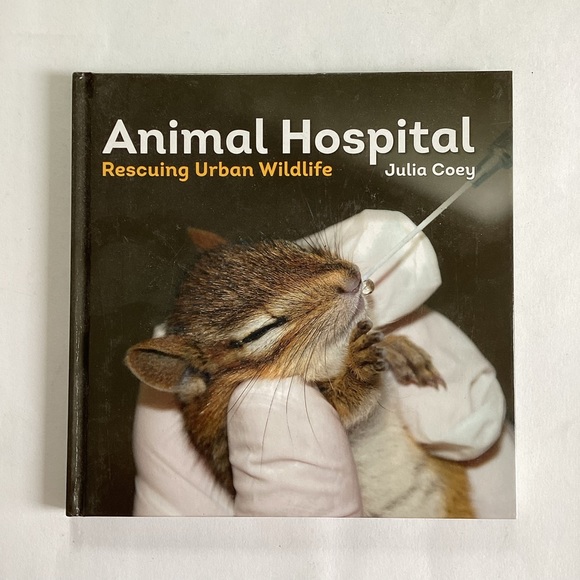 4 /💲20 🤑 Animal Hospital hardcover book - Picture 1 of 5